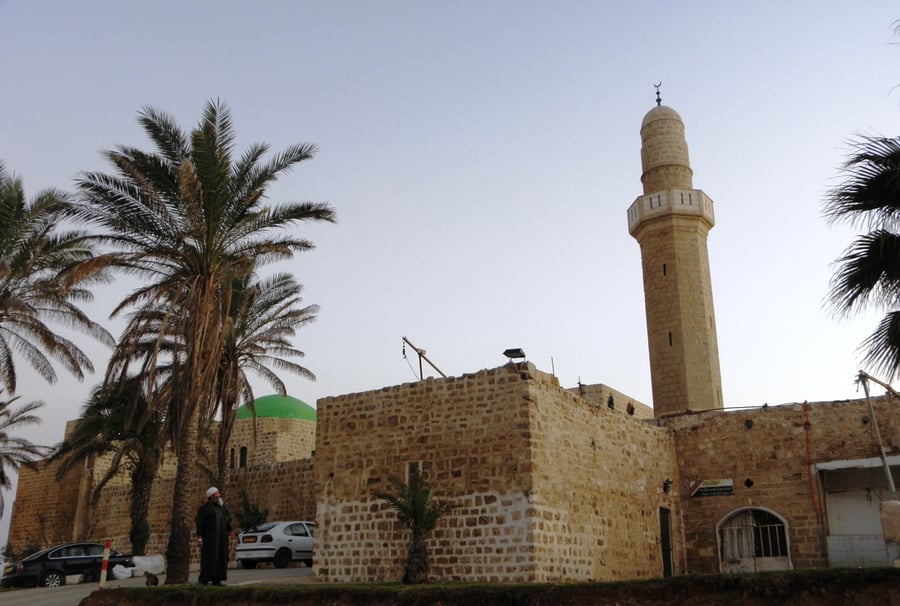 מסגד 'סידנא עלי בהרצליה עליו ישנה מסורת שהינו קבר עלי כהן גדול זי"ע