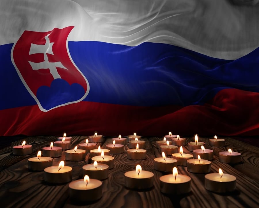 נרות זיכרון, על רקע דגל סלובקיה