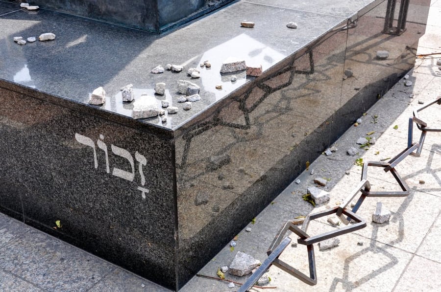 אנדרטה לזכר השואה, בברטיסלבה בירת סלובקיה