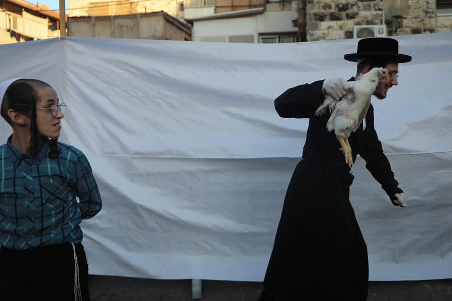 תיעוד: מנהג הכפרות בבתי אונגרין בירושלים