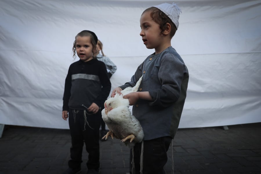 תיעוד: מנהג הכפרות בבתי אונגרין בירושלים