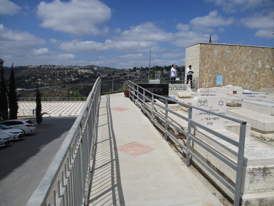 גשר מיוחד לכהנים בקברו של זקן רבני תוניס