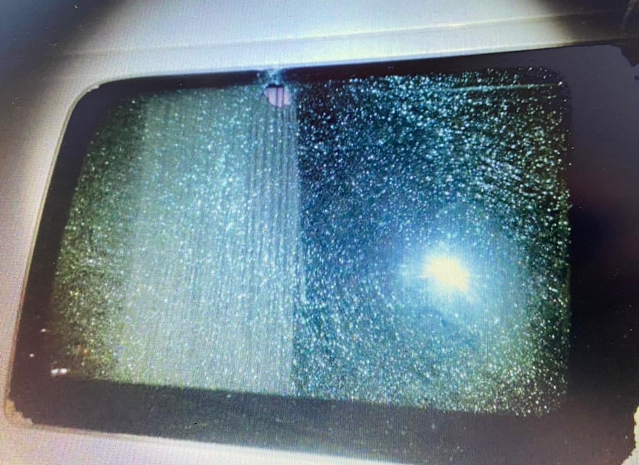 חלונות הרכב שנפגע