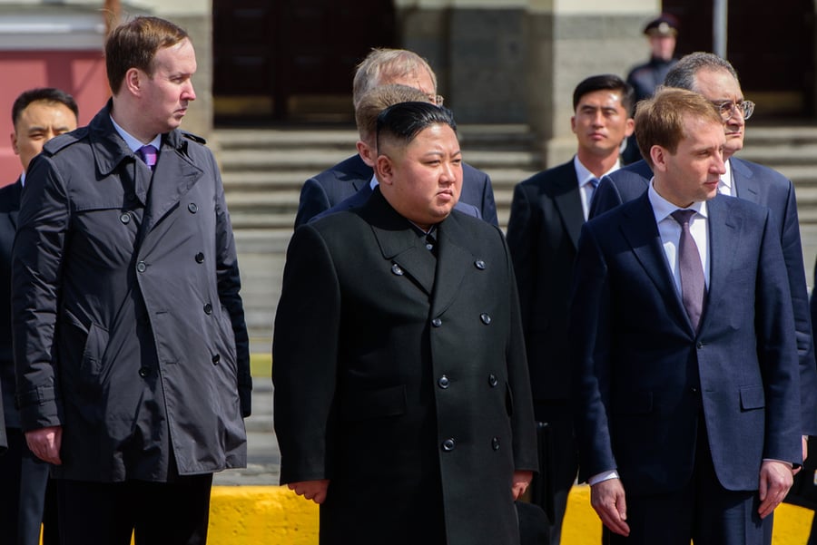 מאחורי הקלעים של צפון-קוריאה; הקולונל שערק חושף