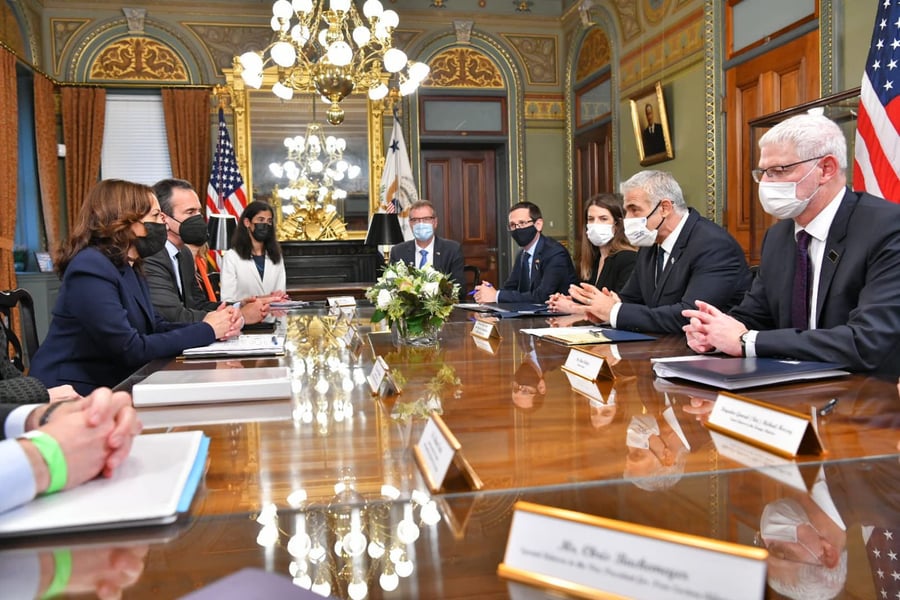 שר החוץ לפיד במפגש עם סגנית הנשיא
