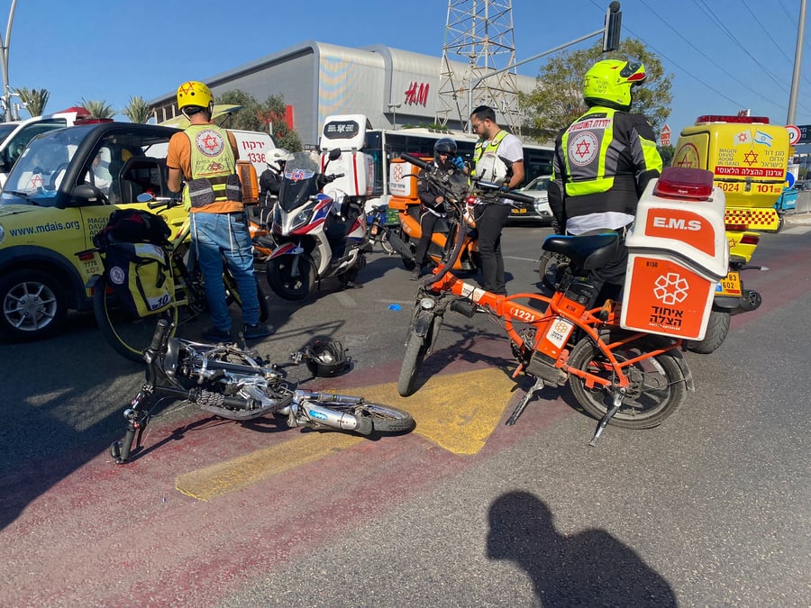 רוכב אופניים חשמליים נפצע באורח בינוני