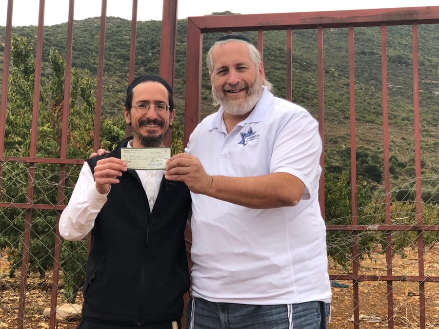 דוד אגיב ממירון הוא אחד החקלאים שנעזרים בסיוע של קרן עם ישראל חי