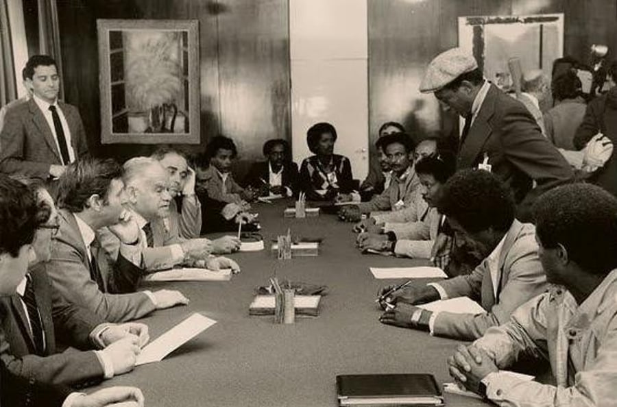 ראש הממשלה לשעבר יצחק שמיר נפגש עם נציגי העלייה מאתיופיה