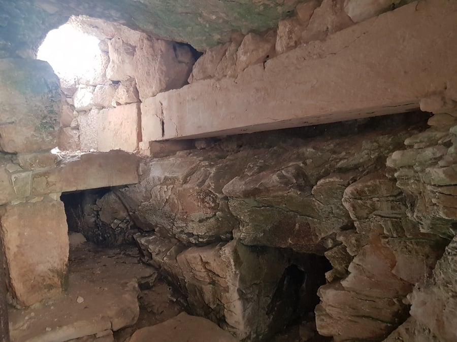 הקברים מתקופת החשמונאים בכביש 443 שחפר הארכיאולוג שמעון ריקלין