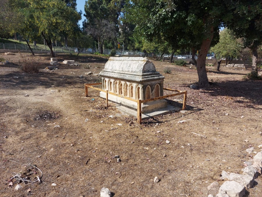 בלב העיר ירושלים: בית קברות עתיק ומוזר במיוחד