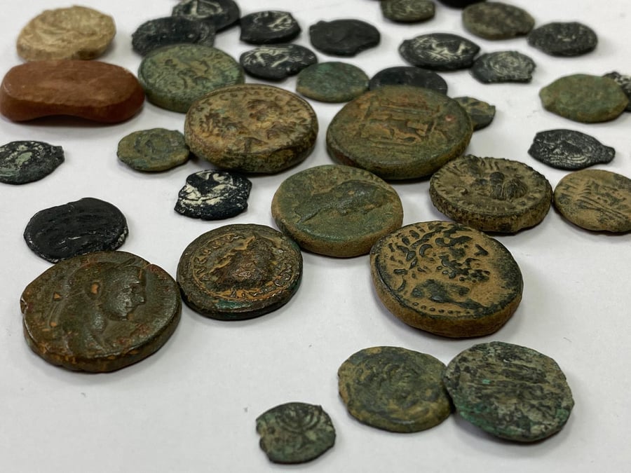 המשטרה איתרה מטבעות מזמן החשמונאים