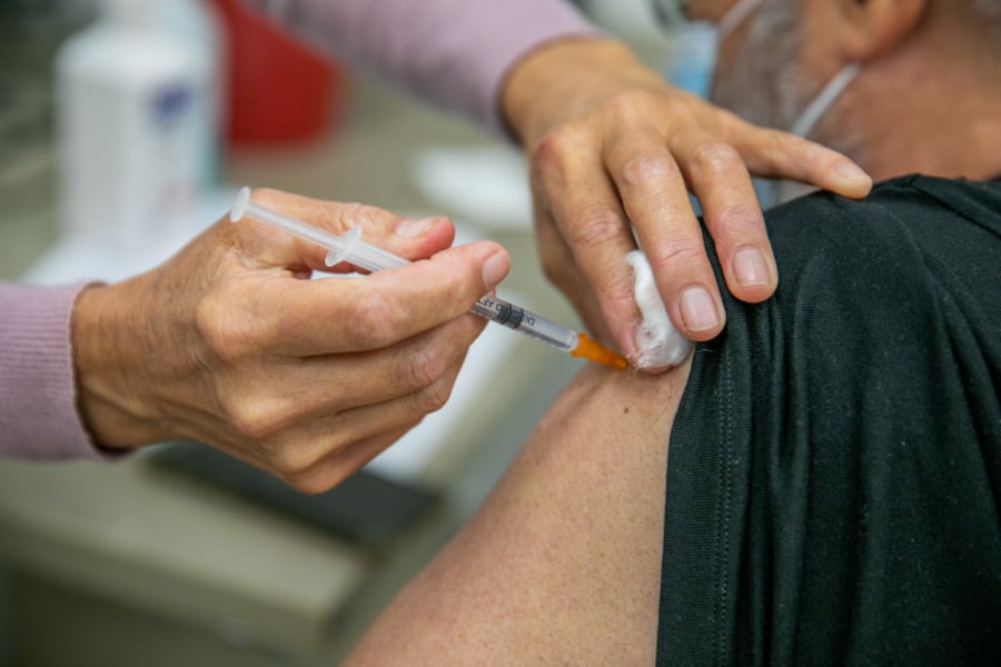 מחקר חדש: יעילות החיסון לאומיקרון נמוכה