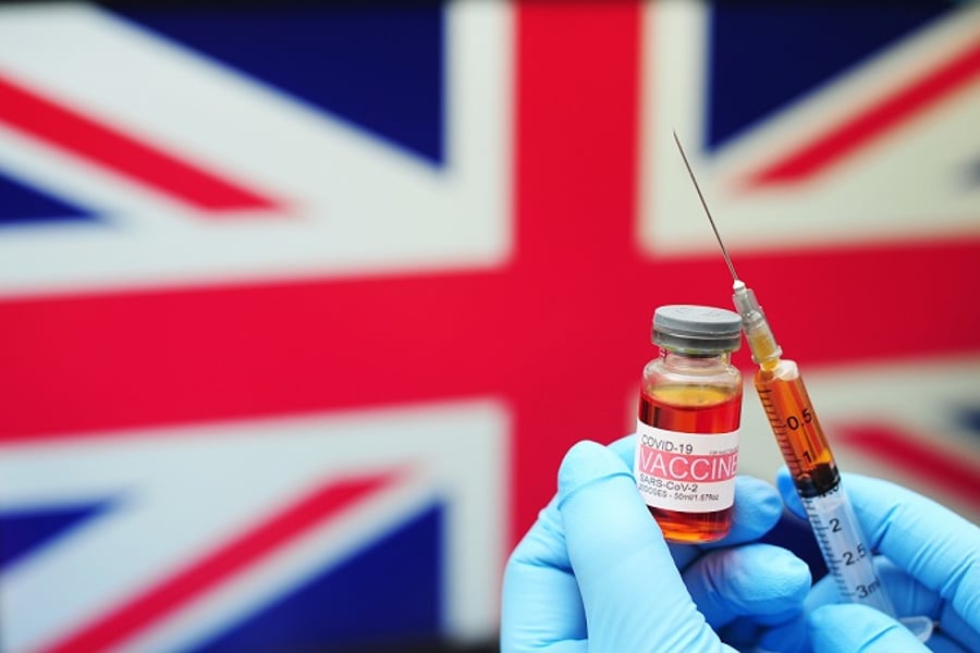 גם בריטניה מסתמכת תחילה על החיסונים