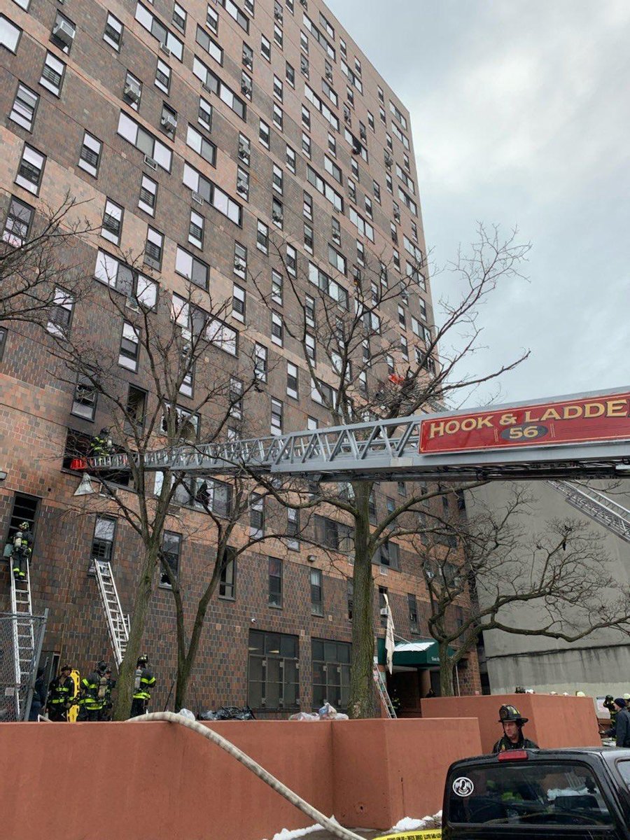 לפחות 19 הרוגים בשריפה בבניין בניו יורק