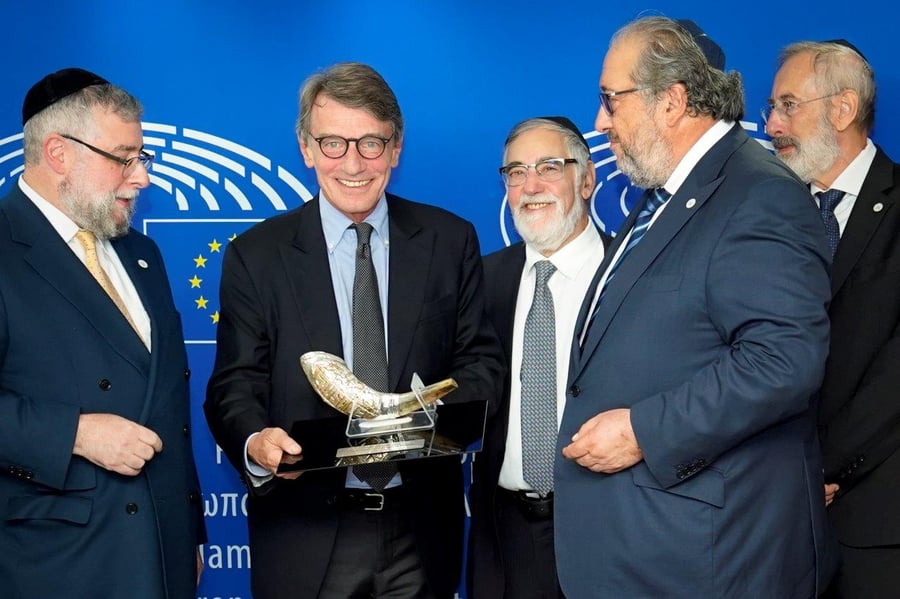 הגר"פ גולדשמידט ומשלחת ועידת רבני אירופה עם נשיא הפרלמנט האירופי ססילי
