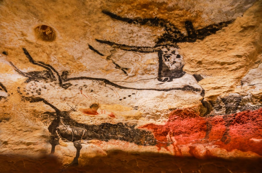 חלק מהציורים במערה האסורה