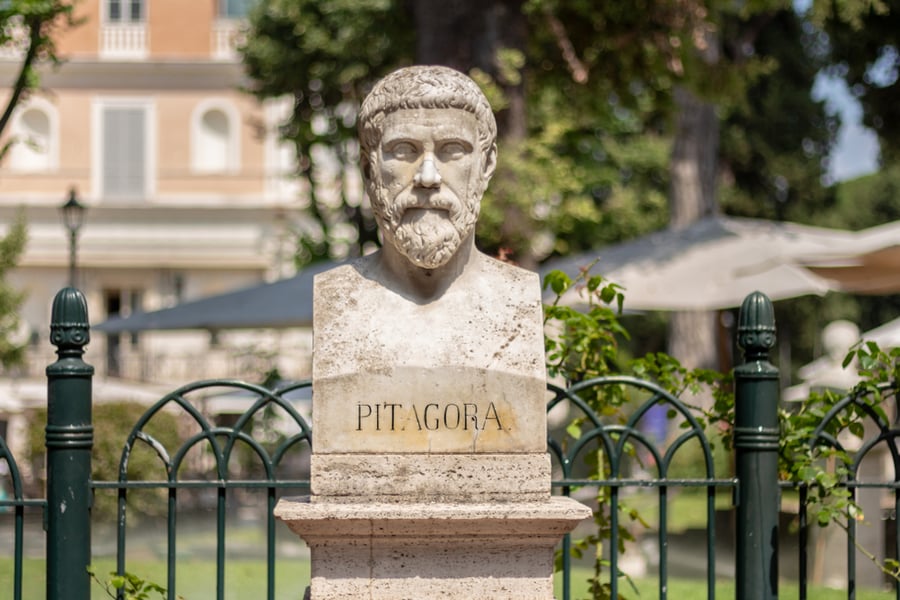 דמותו של פיתגורס על פסל ברומא