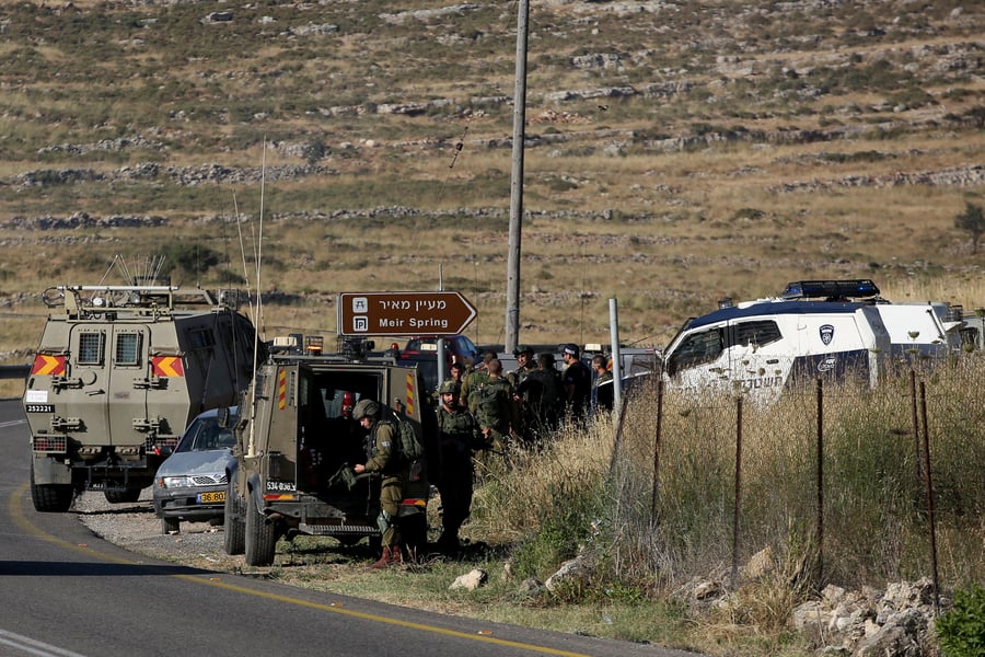 קבוצת חיילים ישראלים ליד הכפר נבי סאלח בגדה המערבית