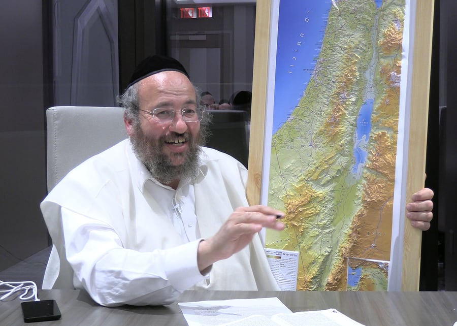 רבי אורי הולצמן בהרצאה על גבולה הדרומי של ארץ ישראל