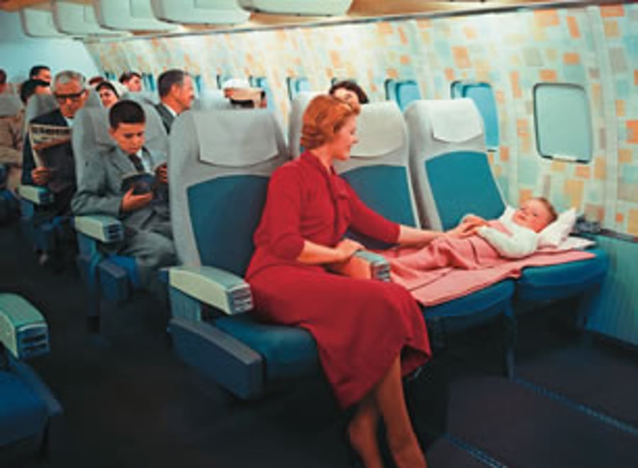 תינוק על ספסל פתוח, ב'בואינג 707', ולשום דיילת לא עולה הפיוז. נדיר