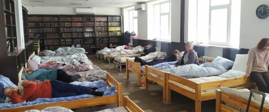 הבחורים נמלטו: אולם הישיבה הוסב למרכז קליטה לפליטים באוקראינה