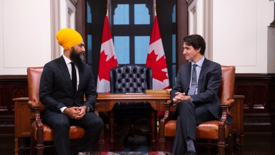 מנהיג ה-NDP עם טרודו