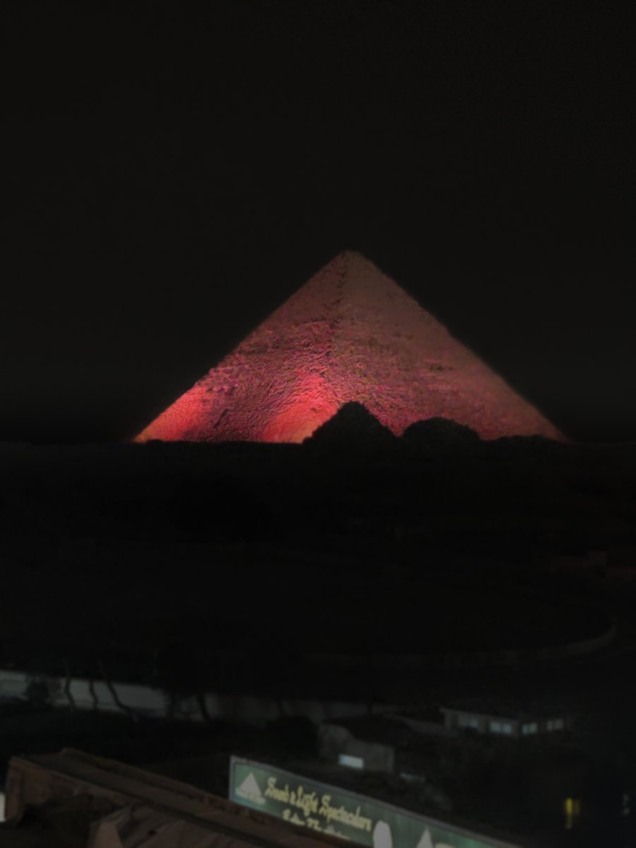 אוהד הנווד במסע מרתק לפירמידות במצרים
