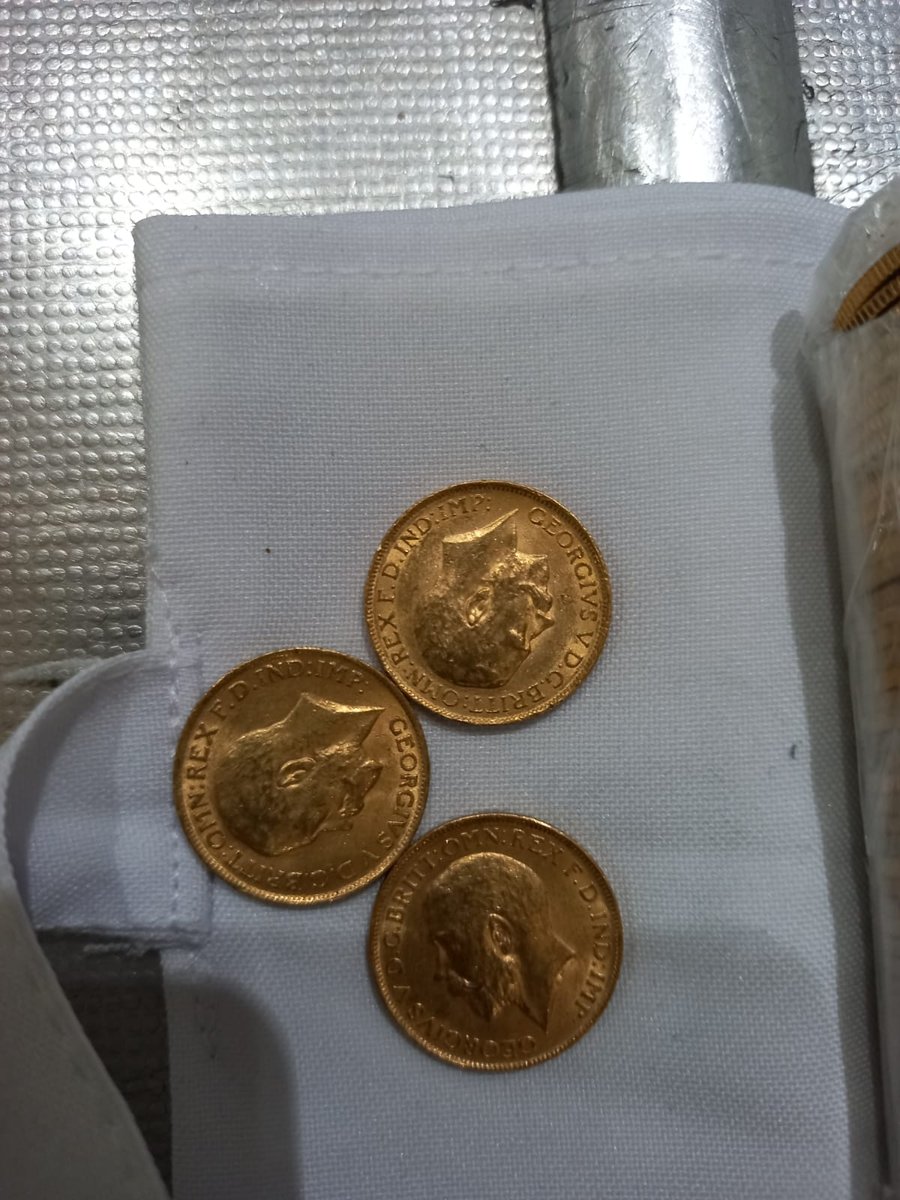 ניסו להבריח מטבעות זהב מדובאי - ונעצרו