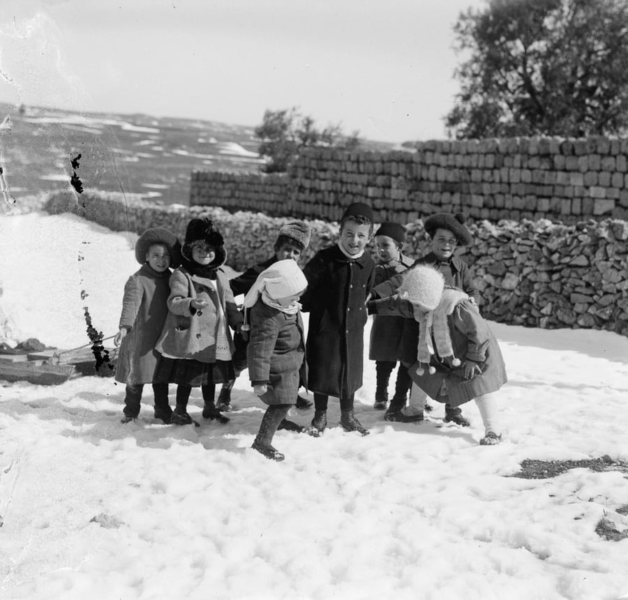 ילדי ירושלים בשלג, 1921