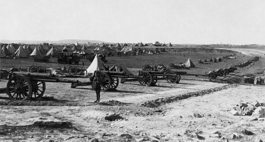 גדודים בריטיים מתמקמים בהר הצופים, 1917