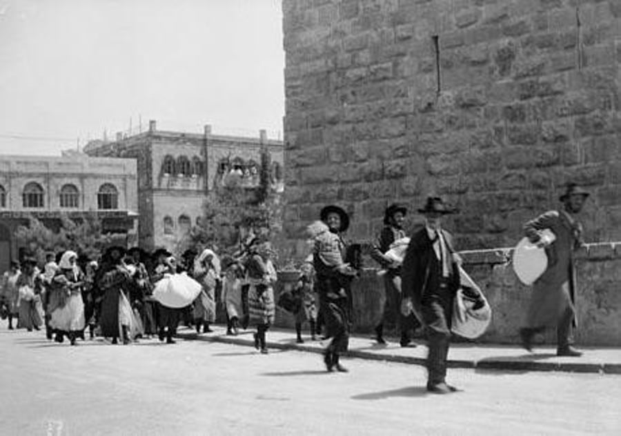 יהודים חרדים נמלטים מירושלים בזמן פרעות תרפ"ט, 1929