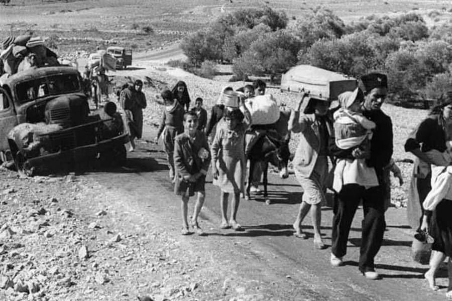 ערבים אחרים בוחרים לעזוב את הארץ. בתמונה: משפחות בדרכן ללבנון, 1948