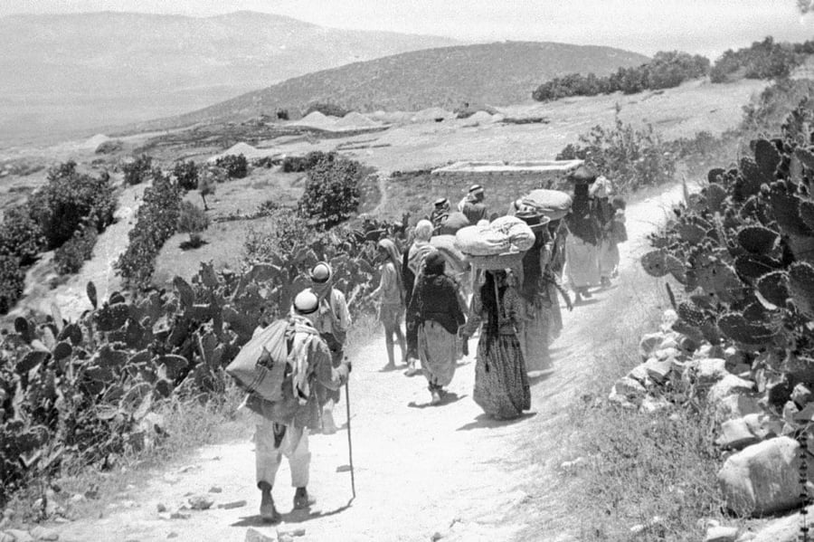 לאחר התבוסה שנחלו במלחמת העצמאות, ערבים שבים באכזבה לכפריהם, 1948