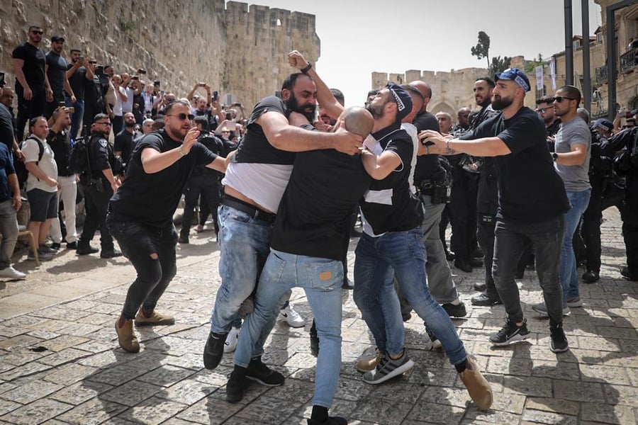 עימותים בירושלים בהלווית העיתונאית; צפו