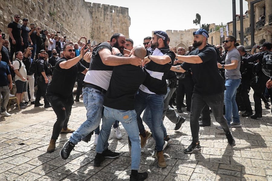 עימותים בירושלים בהלווית העיתונאית; צפו