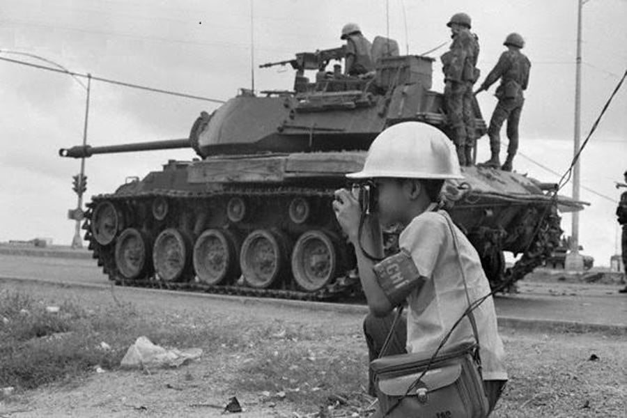 1968, וויאטנם: לאו מאן הונג בן ה-12 מתעד את מלחמת וויאטנם, כעיתונאי המלחמה הצעיר ביותר