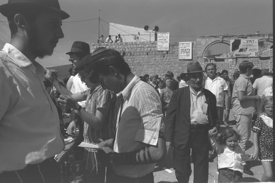 חגיגת ל"ג בעומר במירון ב-1970