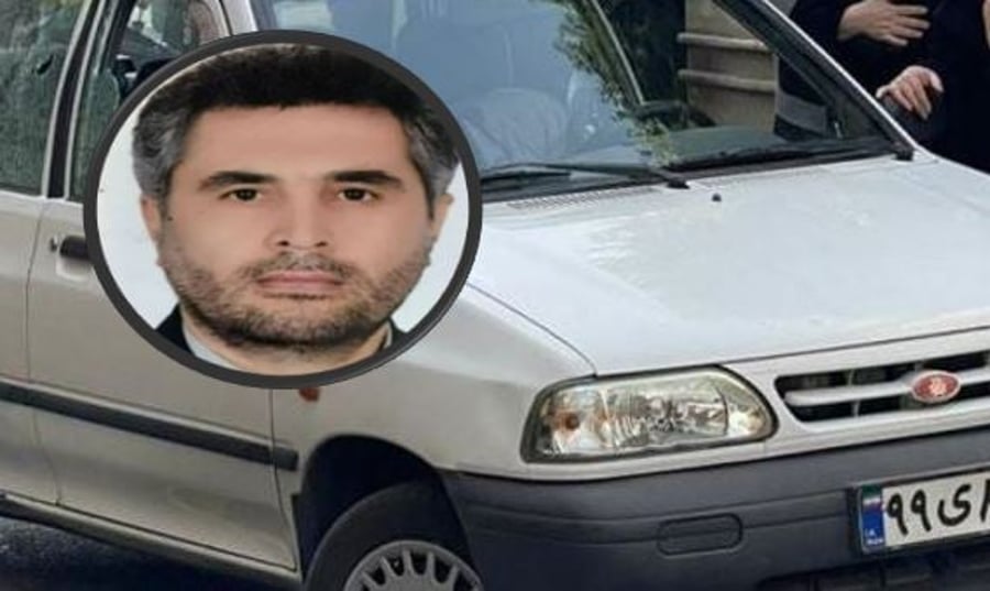 הבכיר האיראני ליד רכבו