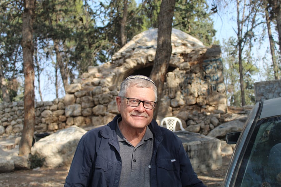 הארכיאולוג הנודע ר' יוסי סטפנסקי ב'קבר מתתיהו' ביער בן שמן ערב חנוכה תשפ"ב