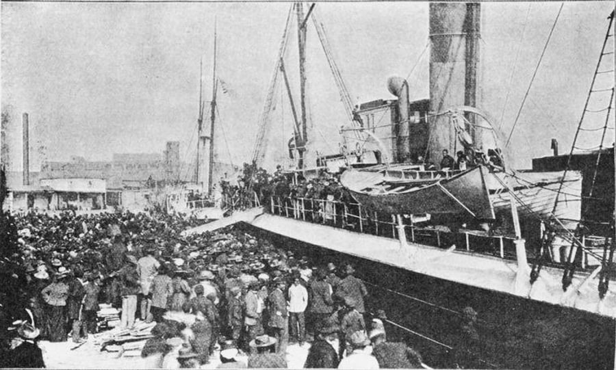 שחורים נשלחים בספינה לניגריה שבאפריקה, במימון 'החברה האמריקאית לקולוניזציה'. סוואנה, ג'ורג'יה, 1896