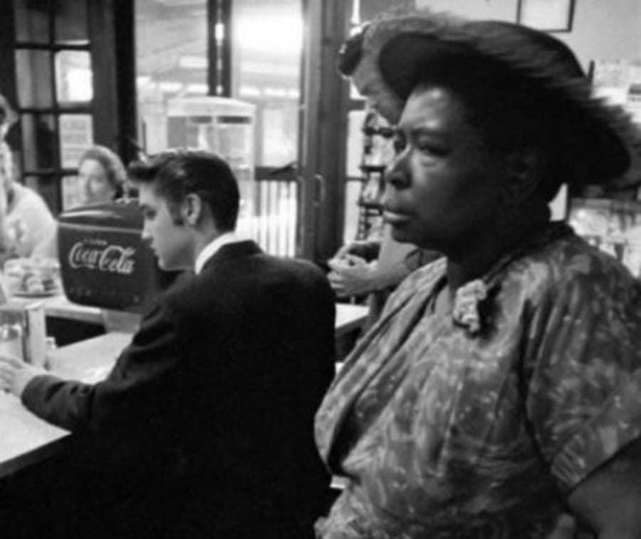 מסעדה שבה רק ללבנים מותר לשבת, ושחורים צריכים לעמוד. טנסי, 1956