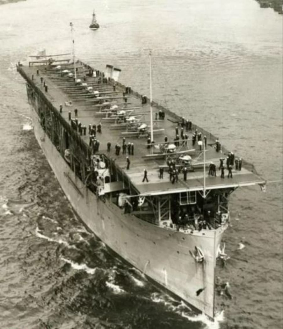 ה-USS Langley, נושאת המטוסים הראשונה בצבא ארה''ב. 1928