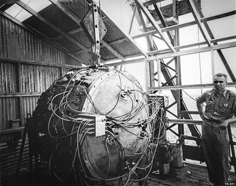 פצצת האטום הראשונה, שכינוייה היה 'הדבר'. ניו מקסיקו, ארה''ב 1946