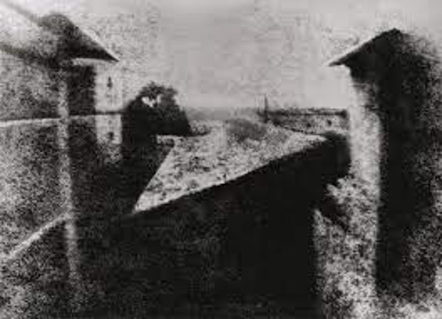'נוף מחלון בלה-גרא' - התמונה הראשונה שצולמה ויש תיעוד שלה. צרפת, 1826,הגדלה
