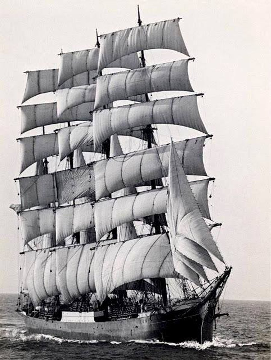 'פאמיר' - ספינת המפרשים המסחרית האחרונה - בדרכה האחרונה. צ'ילה, 1949
