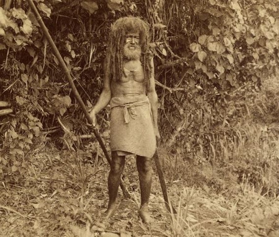 האיש הזה, 'טום' בן ה-80, היה הקניבל האחרון של האי פיג'י. 1905