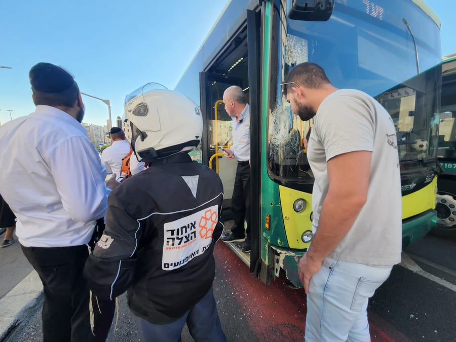 רחוב ירמיהו בירושלים: הולך רגל נפגע מאוטובוס