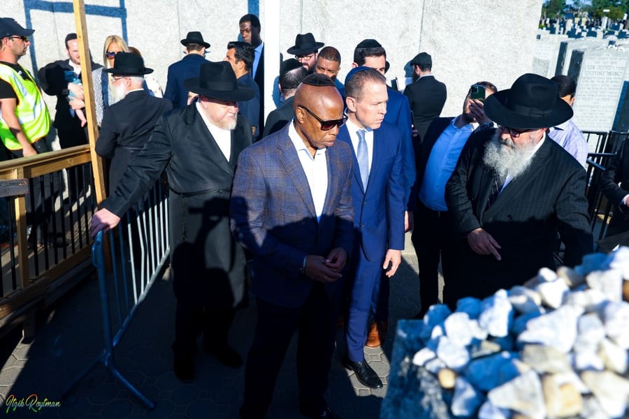 ראש העיר ניו יורק והשגריר באו"ם הגיעו להתפלל בציון • צפו