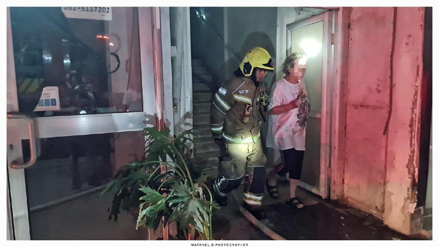 באר שבע: לוחמי האש חילצו לכודים משריפה בעיר