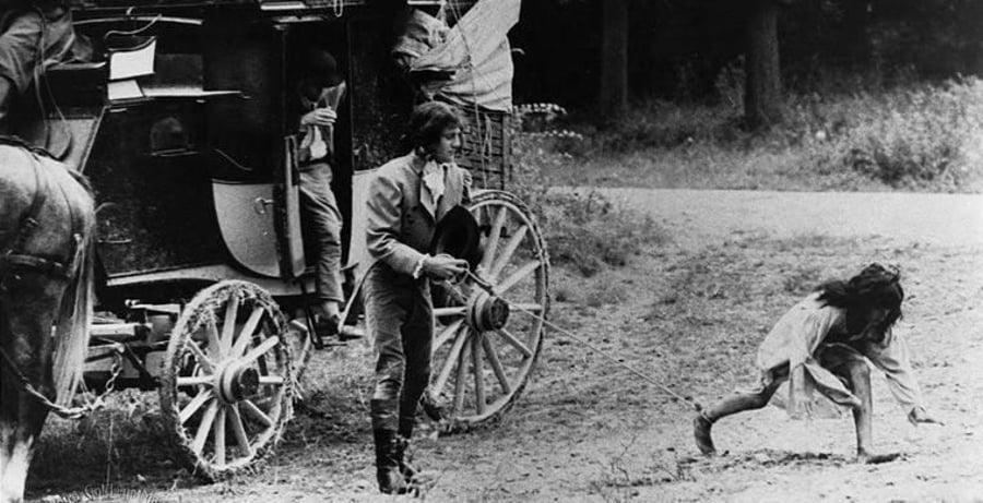 דינה סניצ'ר, אדם שגודל ע"י זאבים בג'ונגלים של הודו, והתגלה שם ב-1872